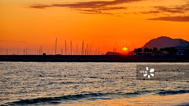 深圳桔钓沙:旭日绘金波图片素材