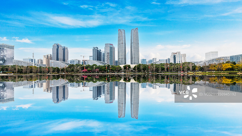 中国成都城市天际线双子塔城市风光图片素材