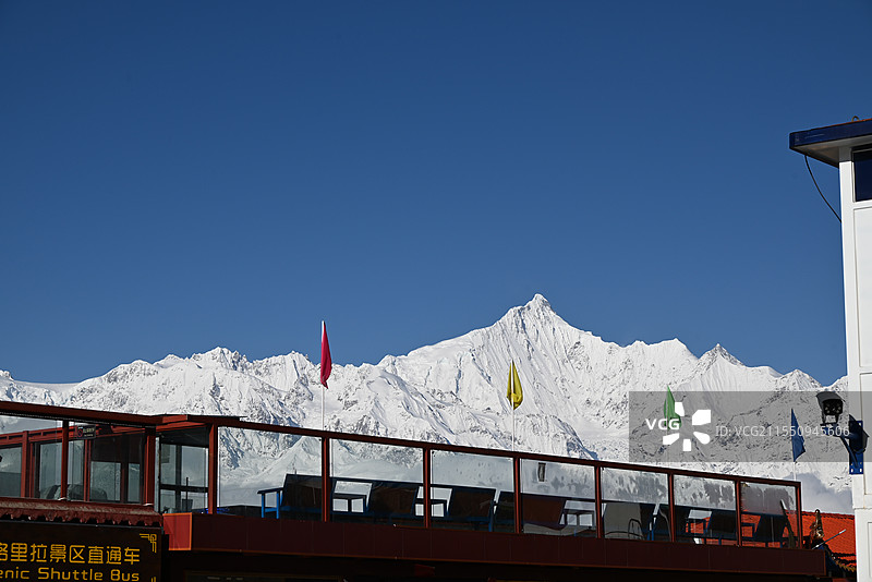 眺望梅里雪山图片素材
