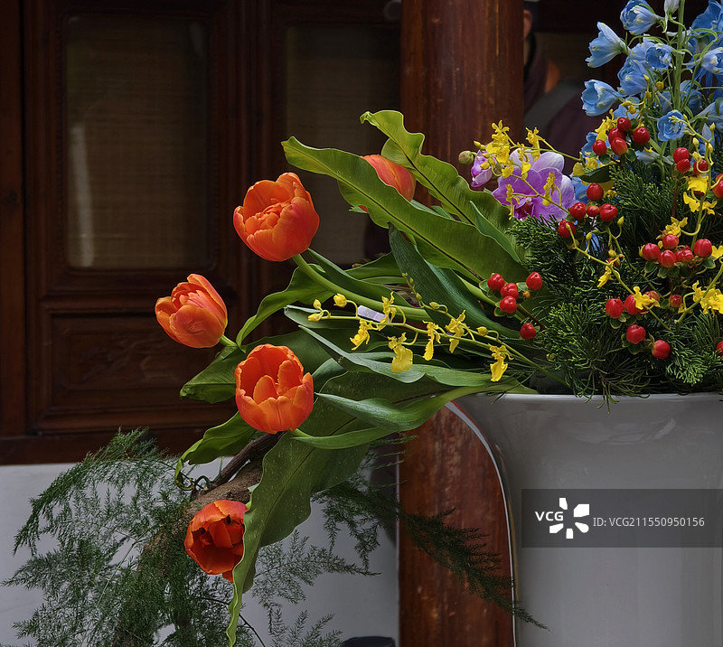 花瓶里的花朵特写镜头图片素材