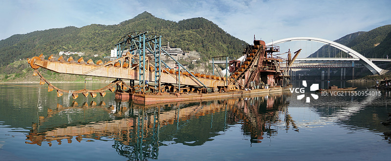 嘉陵江码头与桥图片素材