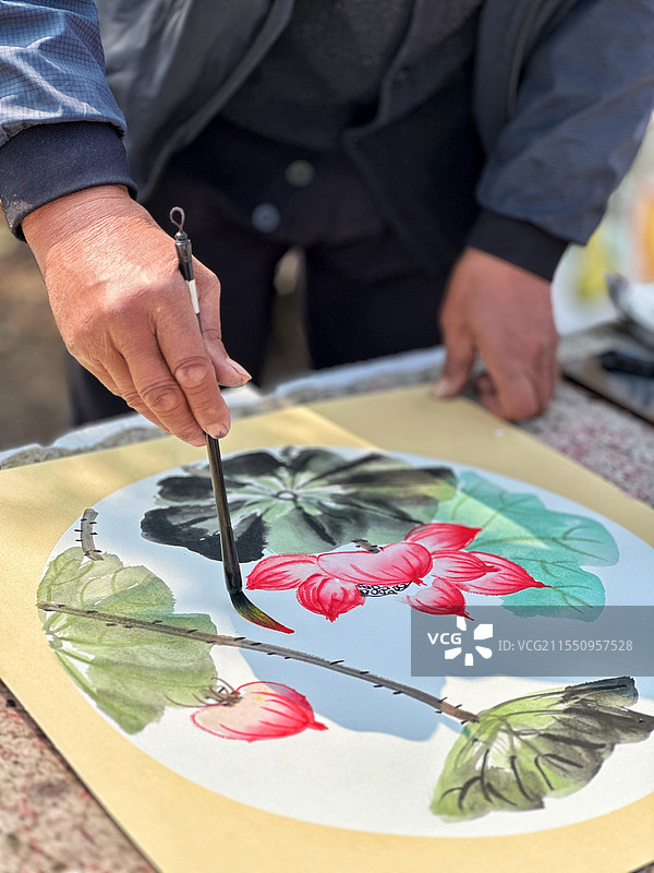 庙会上一老者绘画图片素材