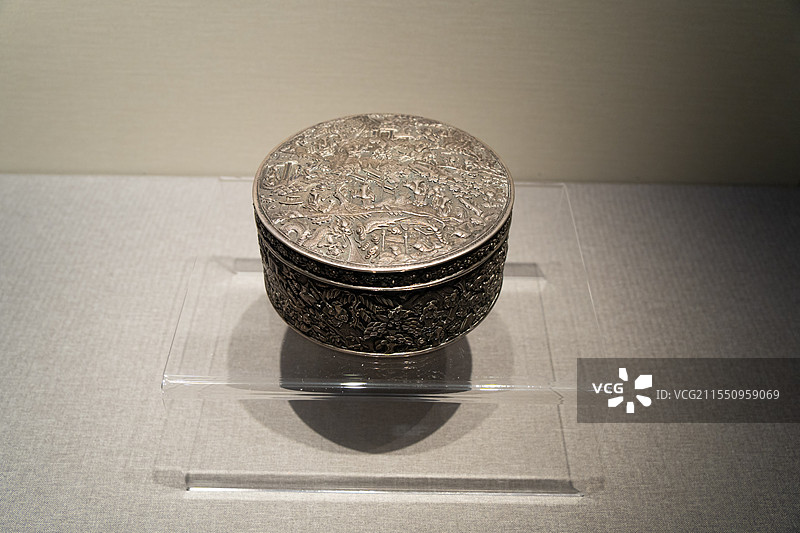 刀马人物故事纹银盖盒，清代 (广东大观博物馆藏)图片素材