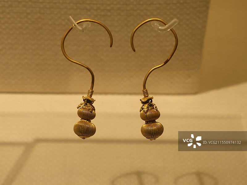 【明】束丝葫芦形金耳环图片素材