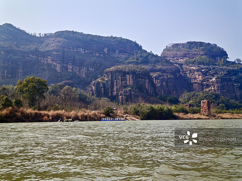 龙虎山泸溪河竹筏漂流感受两岸丹霞地貌风光图片素材