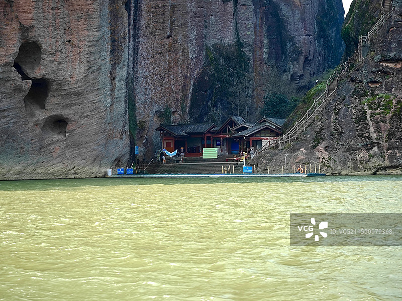 龙虎山泸溪河竹筏漂流感受两岸丹霞地貌风光图片素材