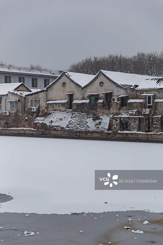 结冰的故宫护城河图片素材
