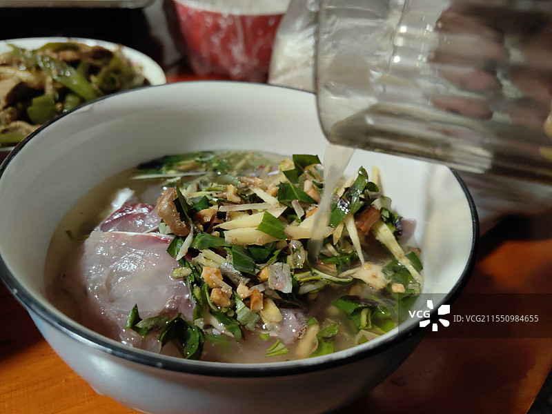 侗族三宝酸鱼肉鱼生图片素材