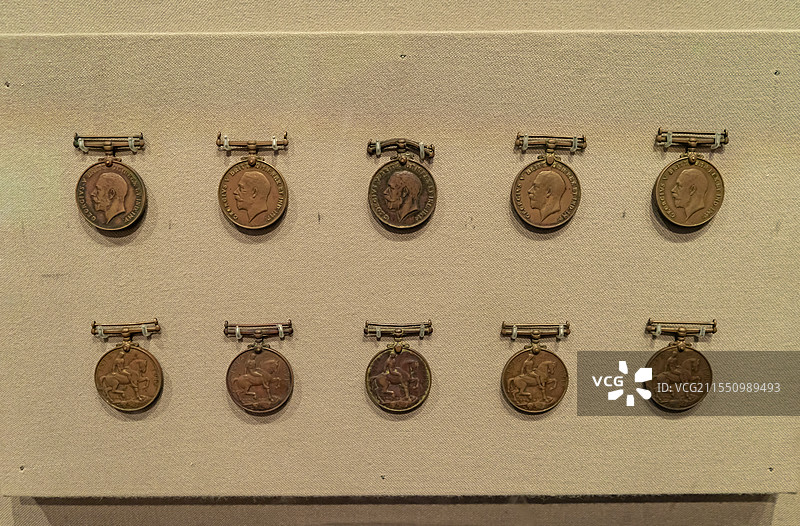 中国山东济南市博物馆，外国人荣誉勋章硬币，室内无人图像摄影图片素材