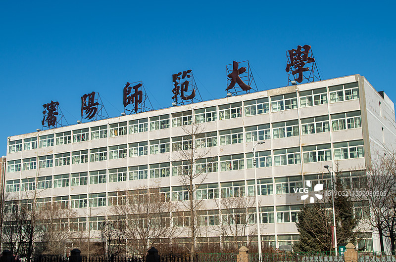 沈阳师范大学学生公寓宿舍，第四生活区，沈阳，沈北新区，沈北大学城，冬季校园风光，建筑外观图片素材