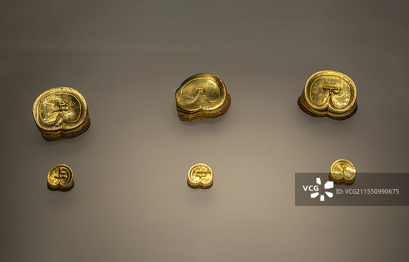 江西省博物馆“古代历史文化展”：马蹄金（西汉，2016年江西省南昌市西汉海昏侯刘贺墓出土）图片素材