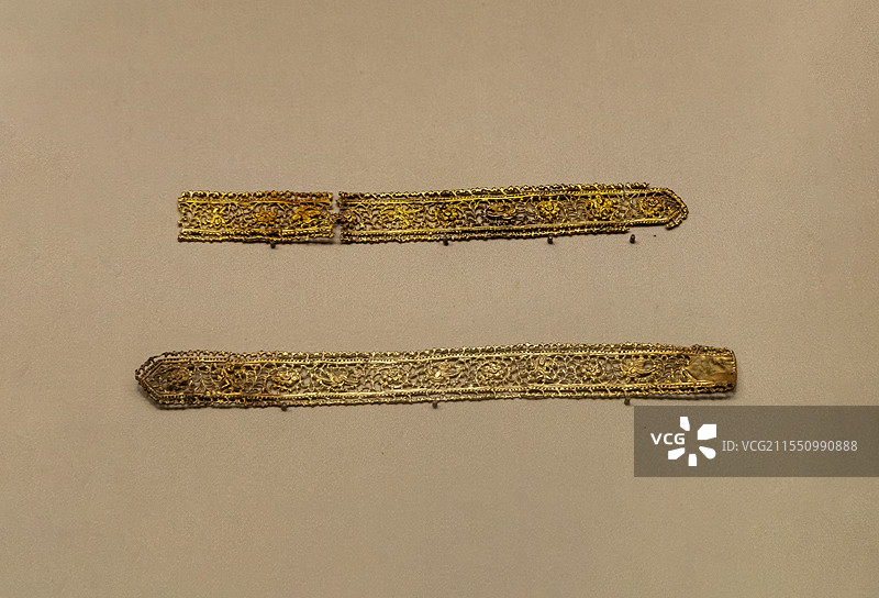 江西省博物馆“古代历史文化展”：镂空花卉纹带状金饰片（宋，1963年江西省永新县刘沆墓出土）图片素材
