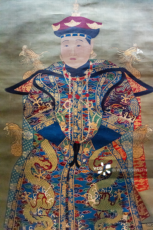 清代皇室成员妻氏女性画像图片素材