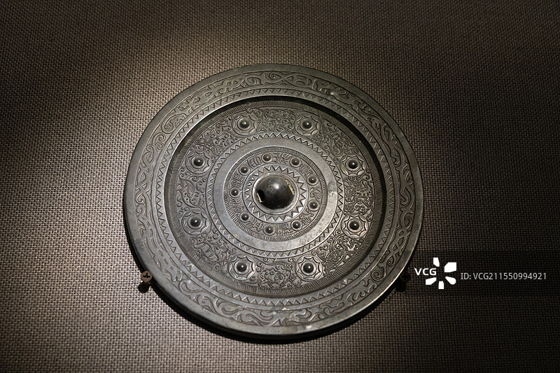 中国古代青铜镜展览:八乳瑞兽纹镜，汉代（广东大观博物馆藏）图片素材