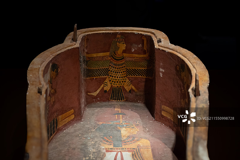 古埃及木乃伊棺椁内侧的彩绘图片素材