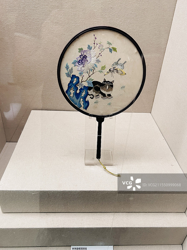 刺绣猫蝶图团扇图片素材