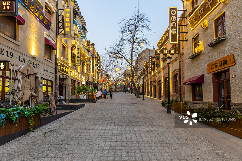 青岛大鲍岛文化休闲街区 上街里 四方路夜景图片素材