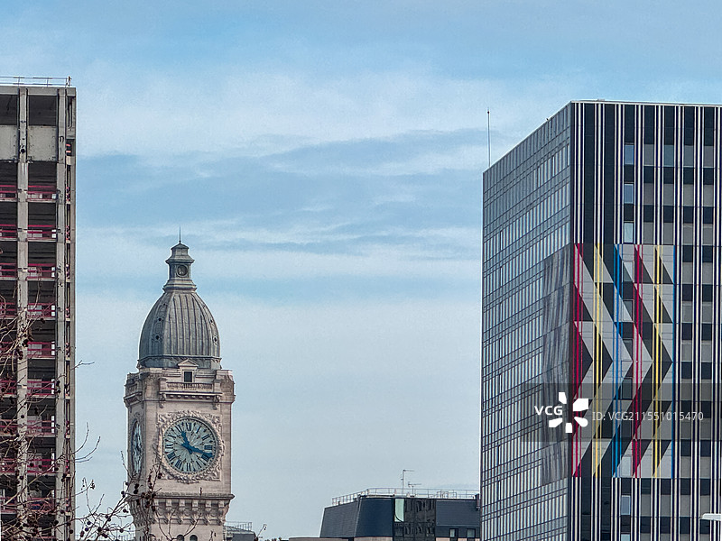 里昂车站和周围建筑图片素材