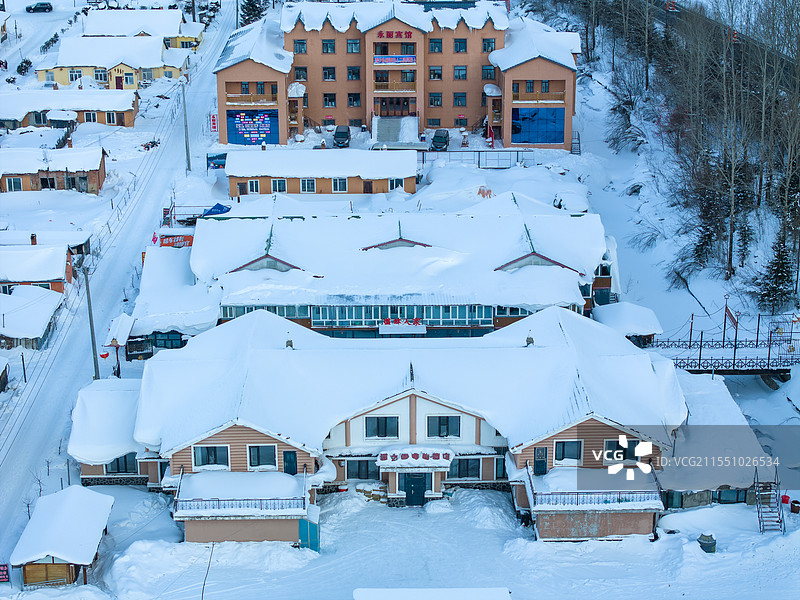 航拍冬天清晨大雪后的二浪河景区雪景风光图片素材