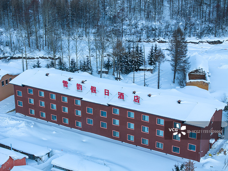 航拍冬天清晨大雪后的二浪河景区雪景风光图片素材