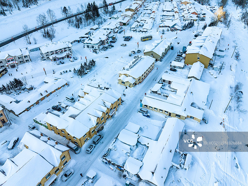 航拍冬天清晨大雪后的二浪河景区雪景风光图片素材