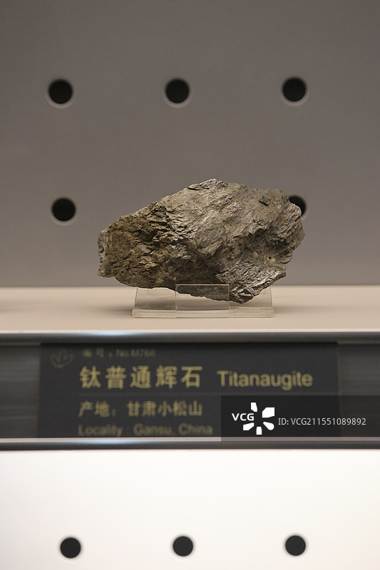 钛普通辉石图片素材