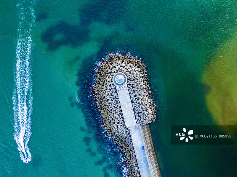 海南省陵水县清水湾灯塔日落航拍图片素材