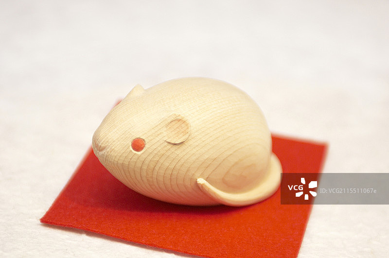 木头老鼠图片素材