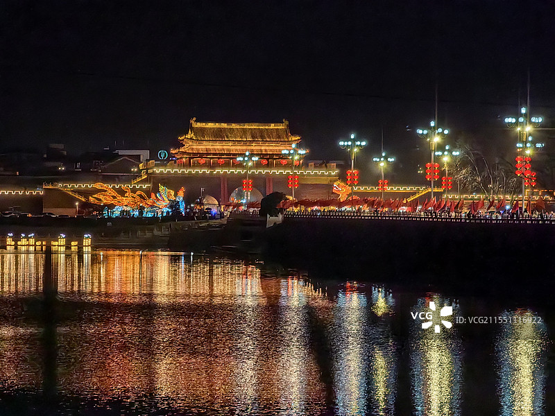 夜晚寿县古城夜景水面倒影图片素材