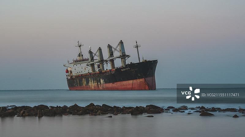 威海的搁浅船图片素材