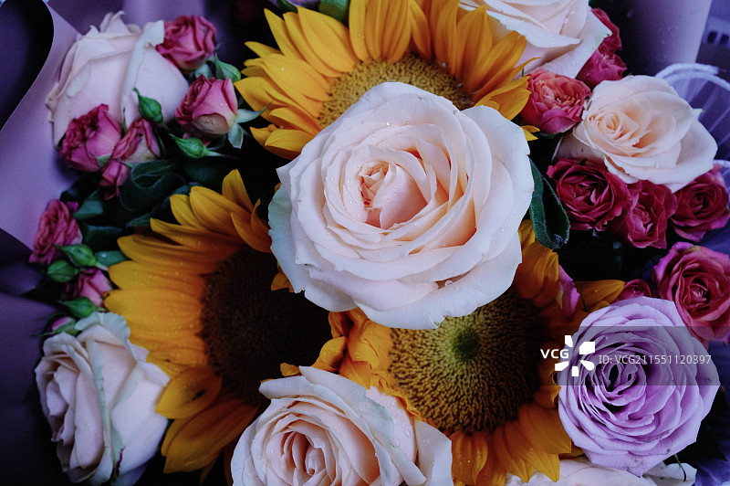 花束的特写（玫瑰花、多头玫瑰、向日葵等）图片素材
