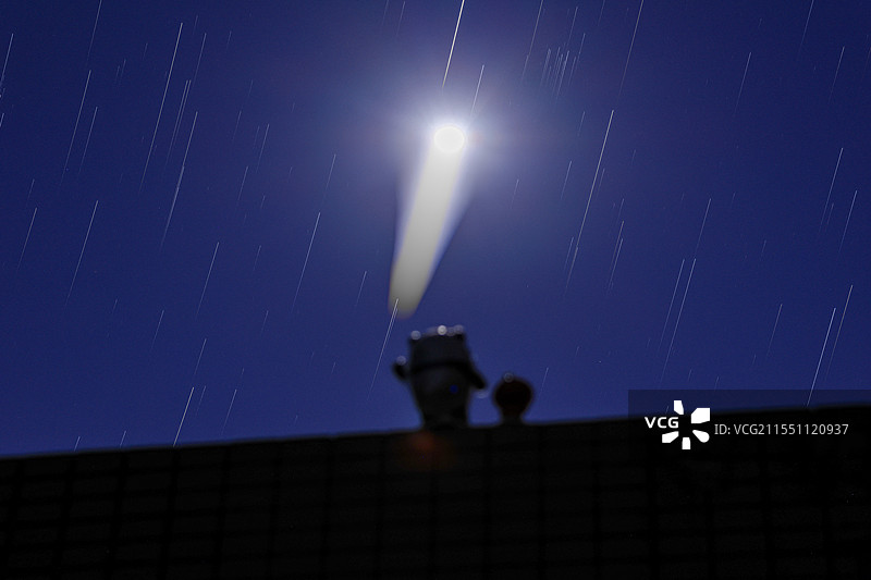 火星合月与冰墩墩和雪容融图片素材