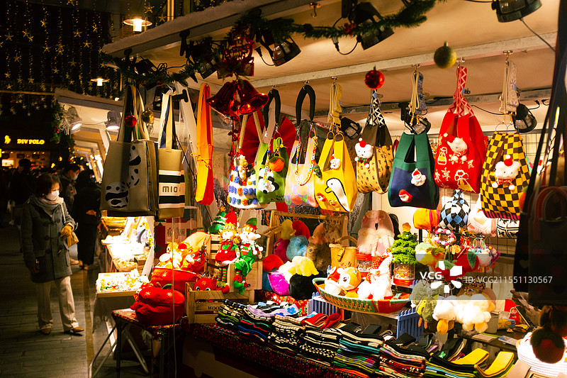 圣诞集市上的包包工艺品圣诞装饰品图片素材