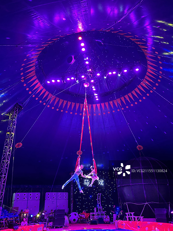 马戏表演杂耍现场图片素材