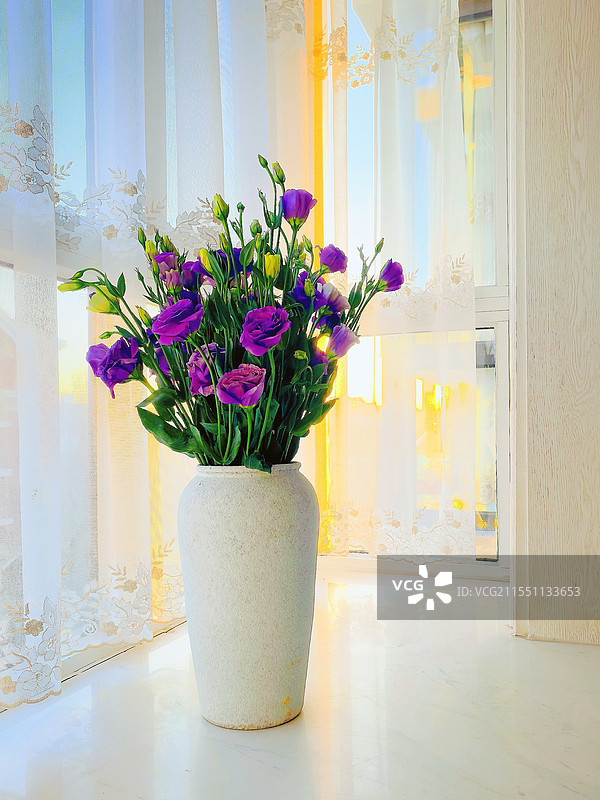 黄昏时分的窗台，图片素材