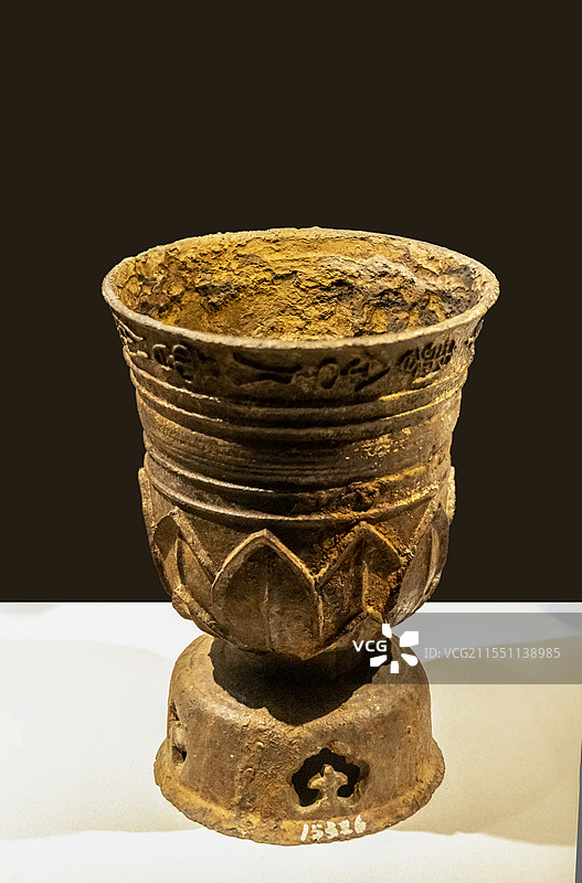 江西省博物馆“古代历史文化展”：曾公铁灯（北宋元丰七年，1972年江西省南丰县莱溪公社曾巩墓出土）图片素材