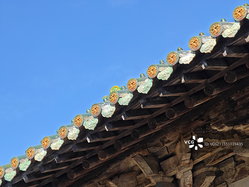 山西晋城古建筑斗拱上的装饰细节图片素材