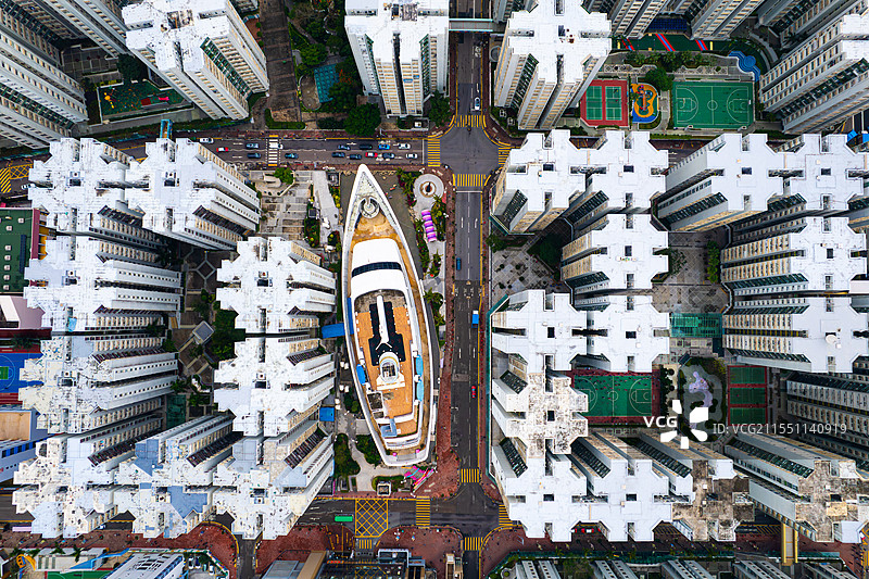 楼宇中的轮船图片素材