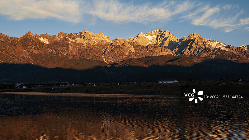东巴谷日照金山图片素材