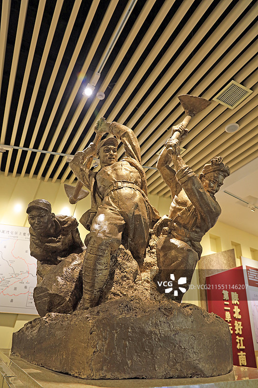 陕西延安南泥湾大生产雕塑图片素材