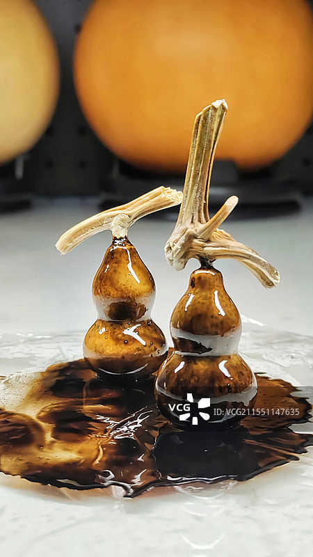 非遗大漆草里金葫芦制作步骤：生漆固胎图片素材