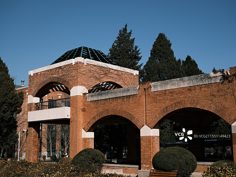 清华大学红砖亭廊图片素材