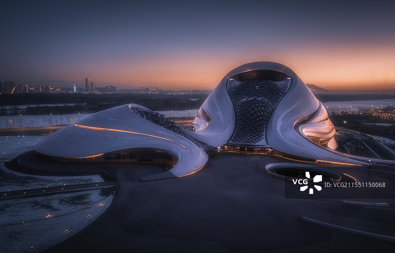 哈尔滨大剧院落日景观图片素材