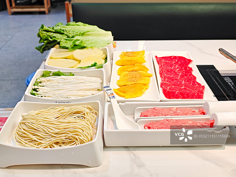 鲜美丰富的一人食火锅食材图片素材