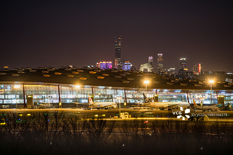 北京夜晚机场全景，北京首都国际机场图片素材