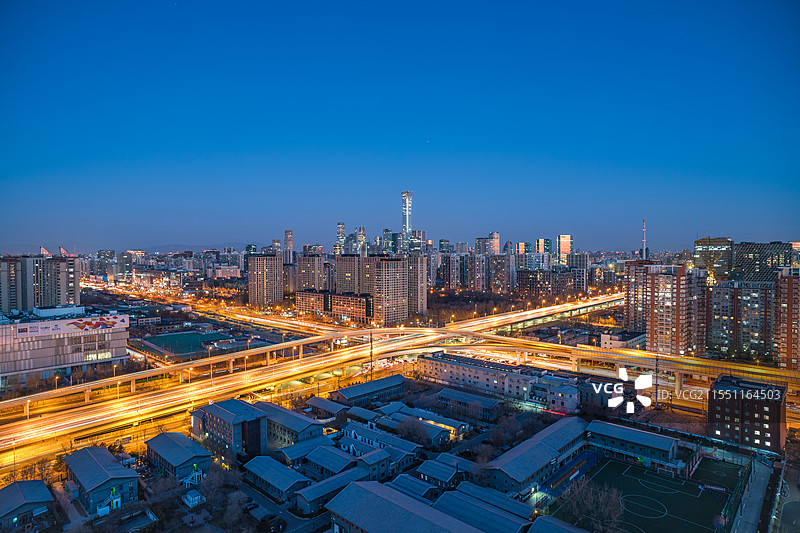 北京夜幕下城市高楼与立交桥的美丽景象图片素材