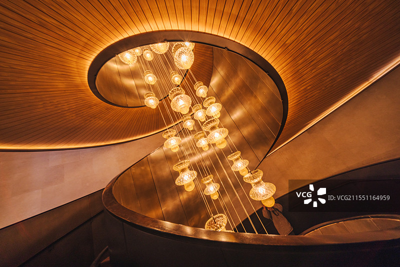 室内建筑中庭旋梯图片素材