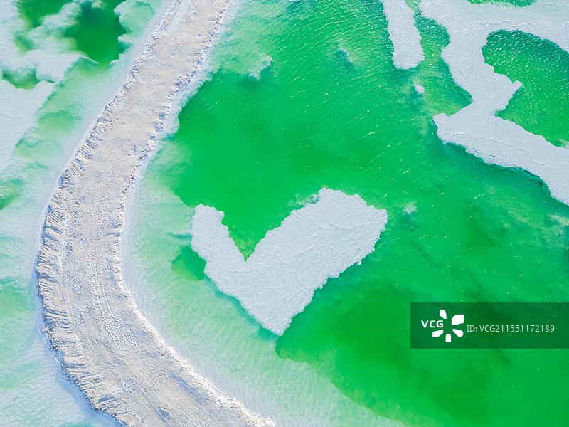 航拍 青海茫崖 翡翠湖 盐湖 自然风光 特写 地貌图片素材