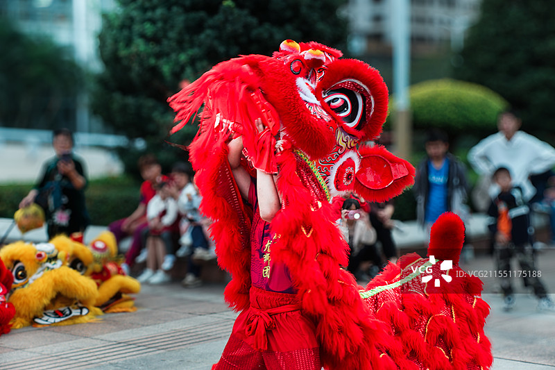 城市舞狮图片素材