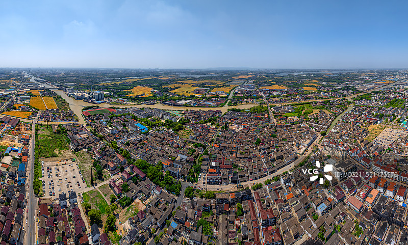 震泽古镇全景航拍 頔塘 市河 砥定街 太湖流域历史悠久的古村落 江南水乡桑蚕经济和文化传承图片素材